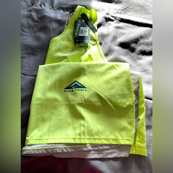 🔥🔥NWT Nike Trail Rise 365 Running Reflective Yellow Tank - Picture 8 of 8